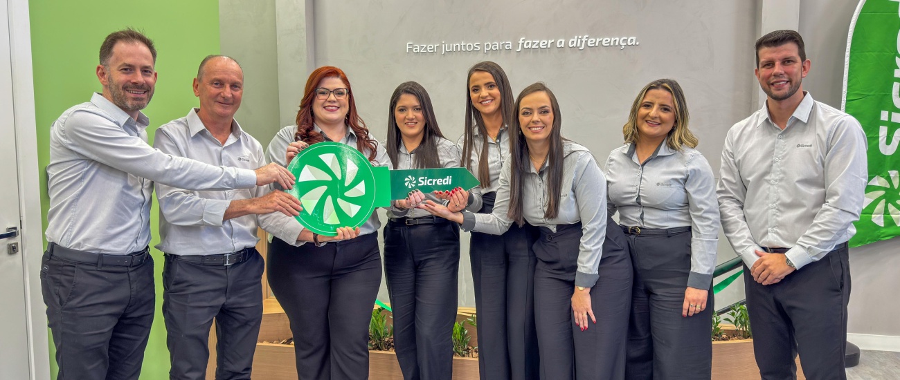  Entrega da chave simbólica de inauguração da Agência Sicredi Matutina 