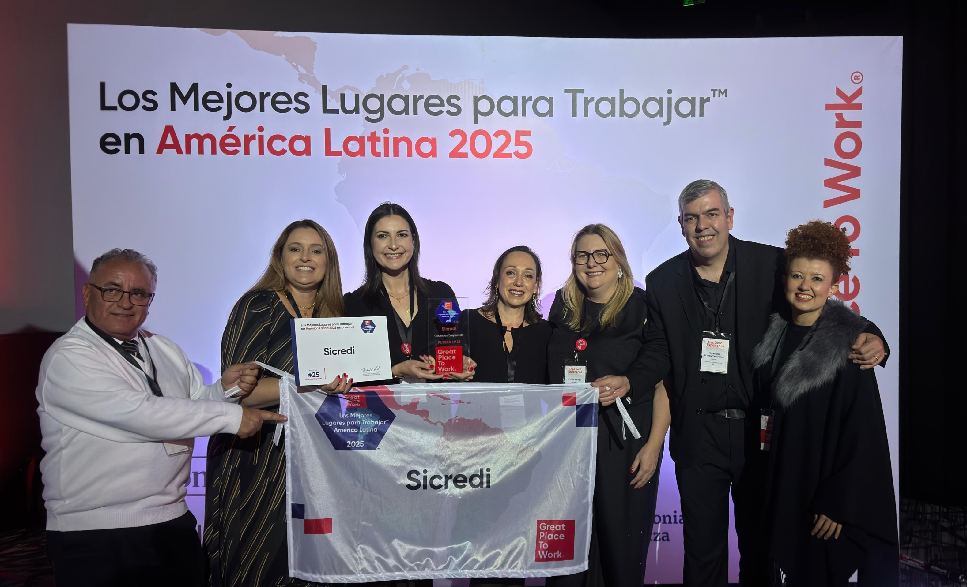  Colaboradores do Sicredi recebem premiação internacional 