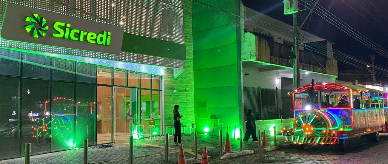  Com a ação Natal da Cooperação - Trem do Sicredi, cooperativa arrecadou e doou mais de meia tonelada de alimentos em Guaxupé 