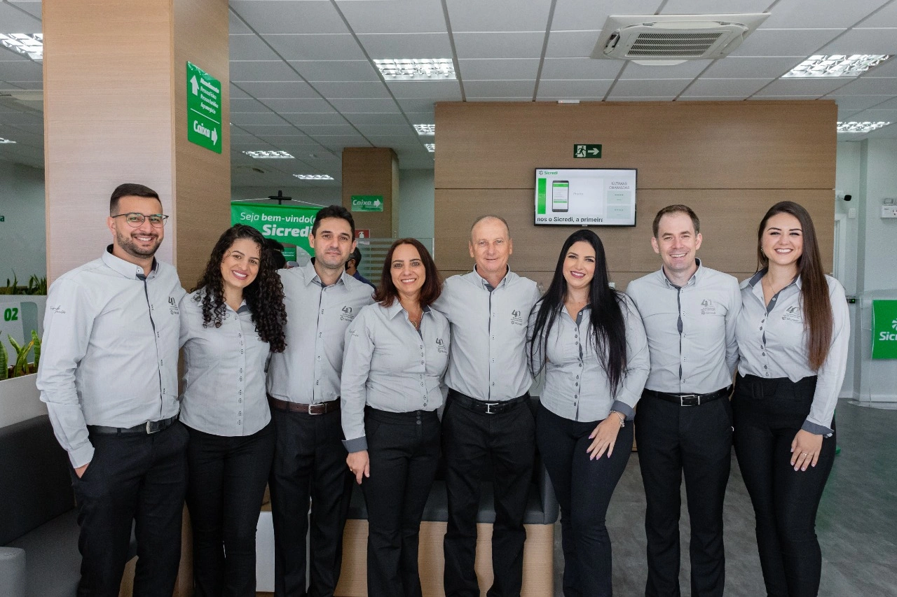  Presidente Sérgio com a Equipe de Presidente Olegário-1594428609020396140.jpg 