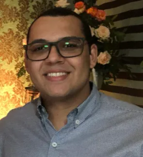  homem sorrindo 