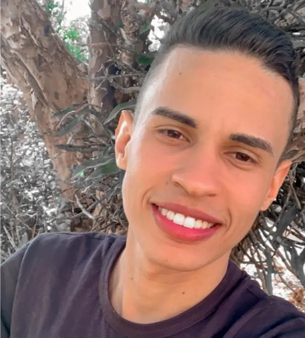 foto de uma pessoa 