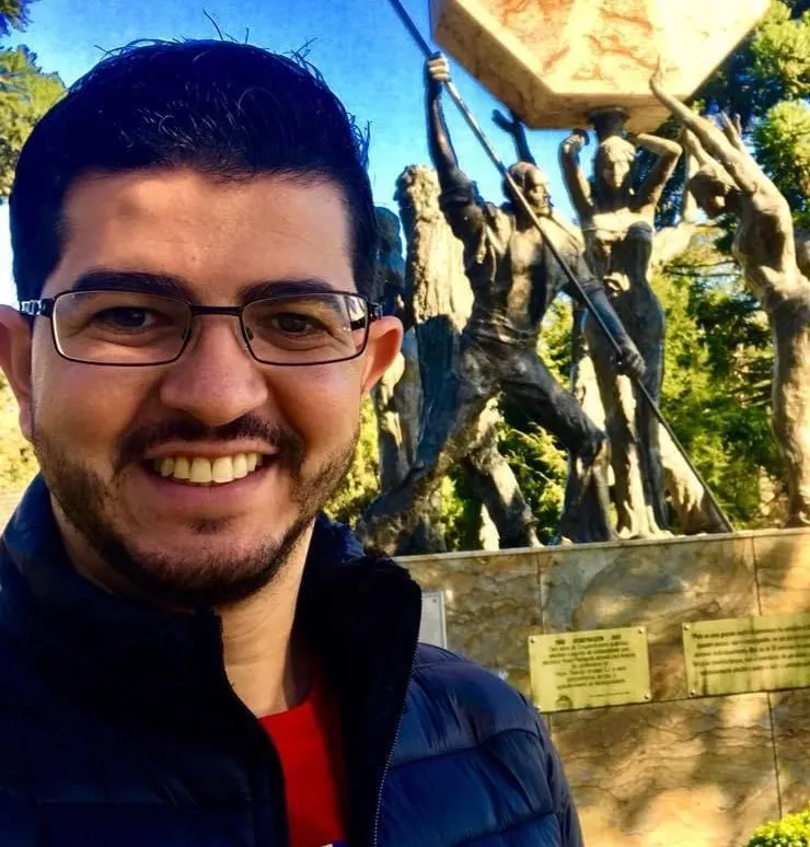  Foto de uma pessoa 