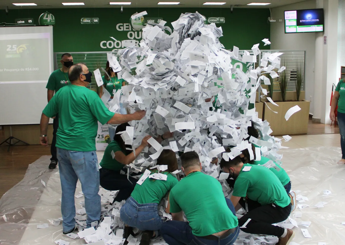  Os sorteios aconteceram simultaneamente nas 21 agências do Sicredi Região dos Vales-6691014951038821779.jpg 