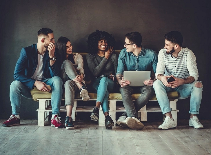  Jovens confraternizando 