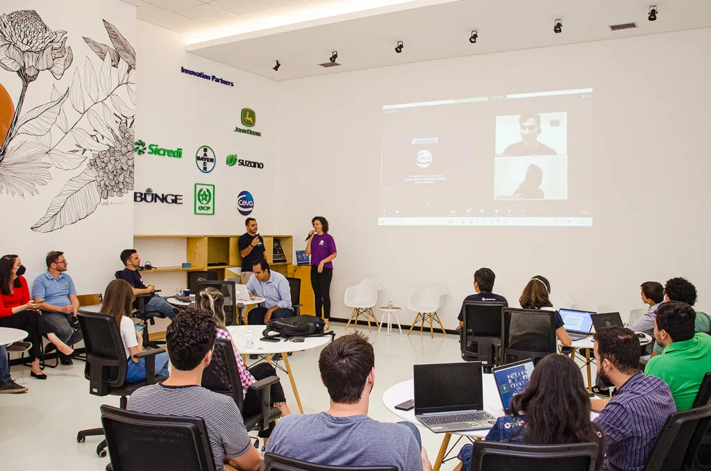  Encontro-hibrido-no-AgTech-Garage-reune-catalisadores-do-programa-Intensive-Connection-2022-para-anuncio-das-13-startups-selecionadas--Foto-AgTech-Garage-.jpg 