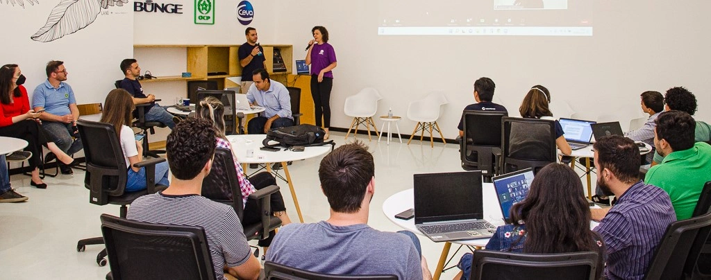  Encontro-hibrido-no-AgTech-Garage-reune-catalisadores-do-programa-Intensive-Connection-2022-para-anuncio-das-13-startups-selecionadas--Foto-AgTech-Garage-.jpg 