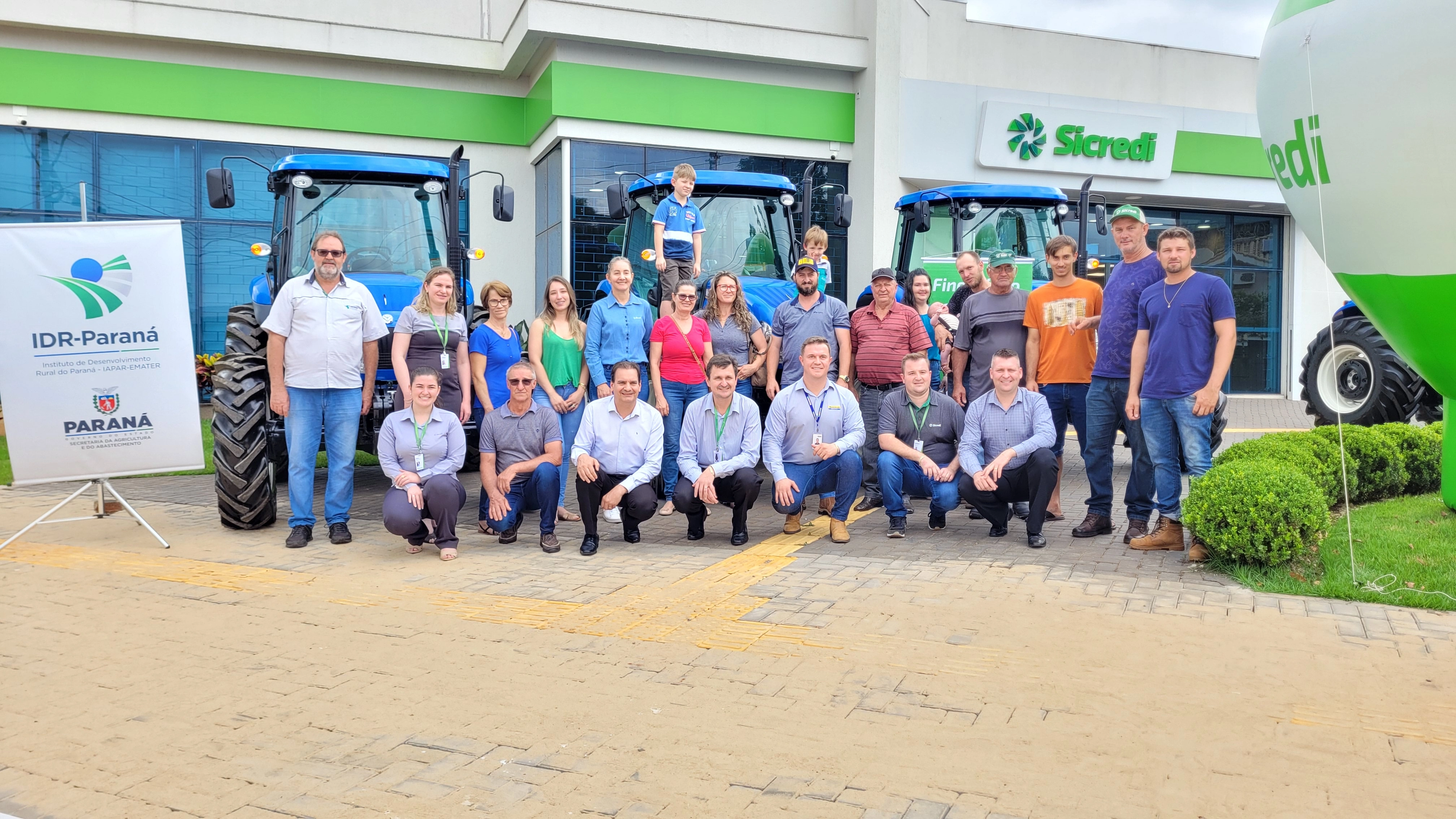  02 - entrega dos tratores.jpg 