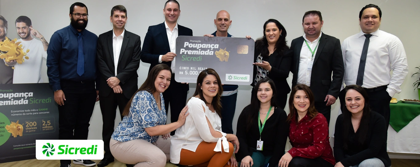  Equipe da agência Rudge Ramos com o associado.png 