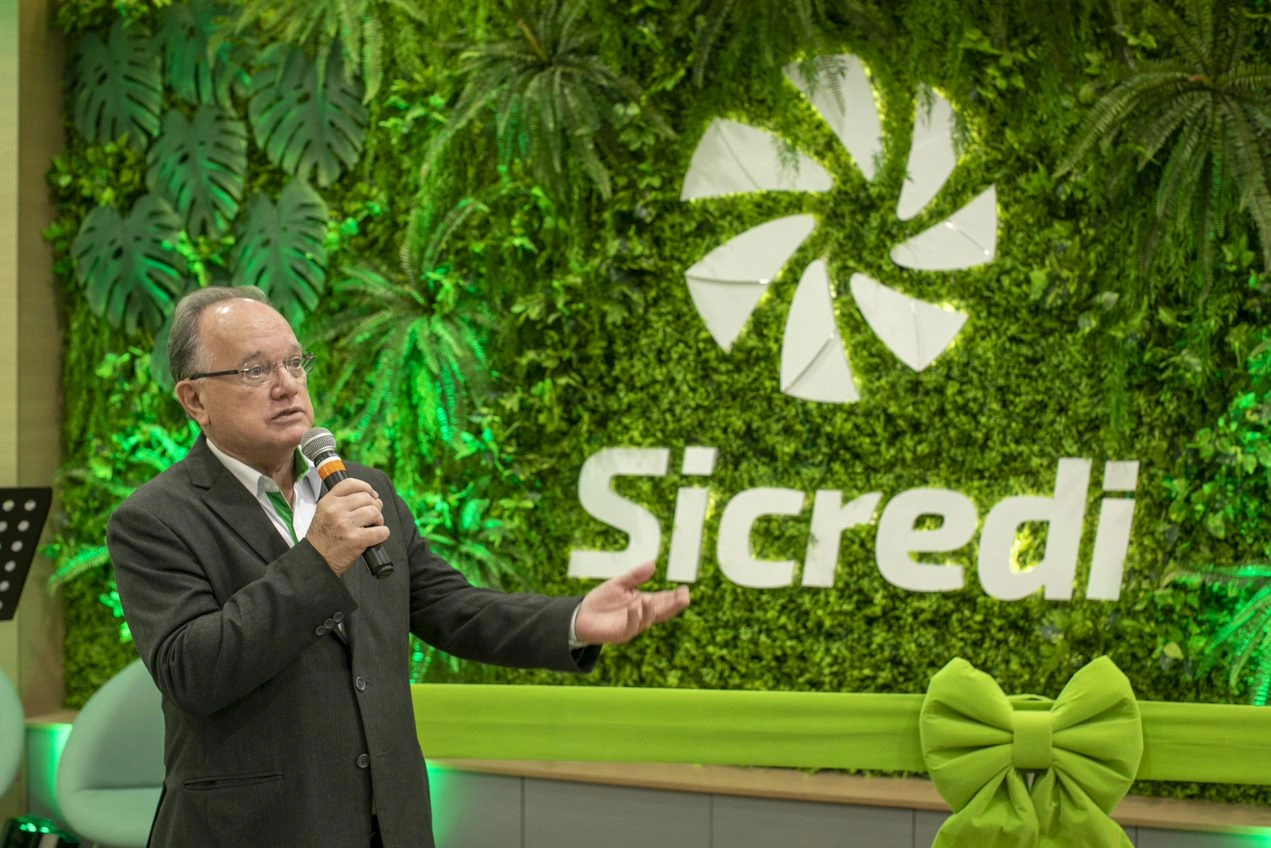 Presidente Ronaldo Sielichow cerimônia.jpg