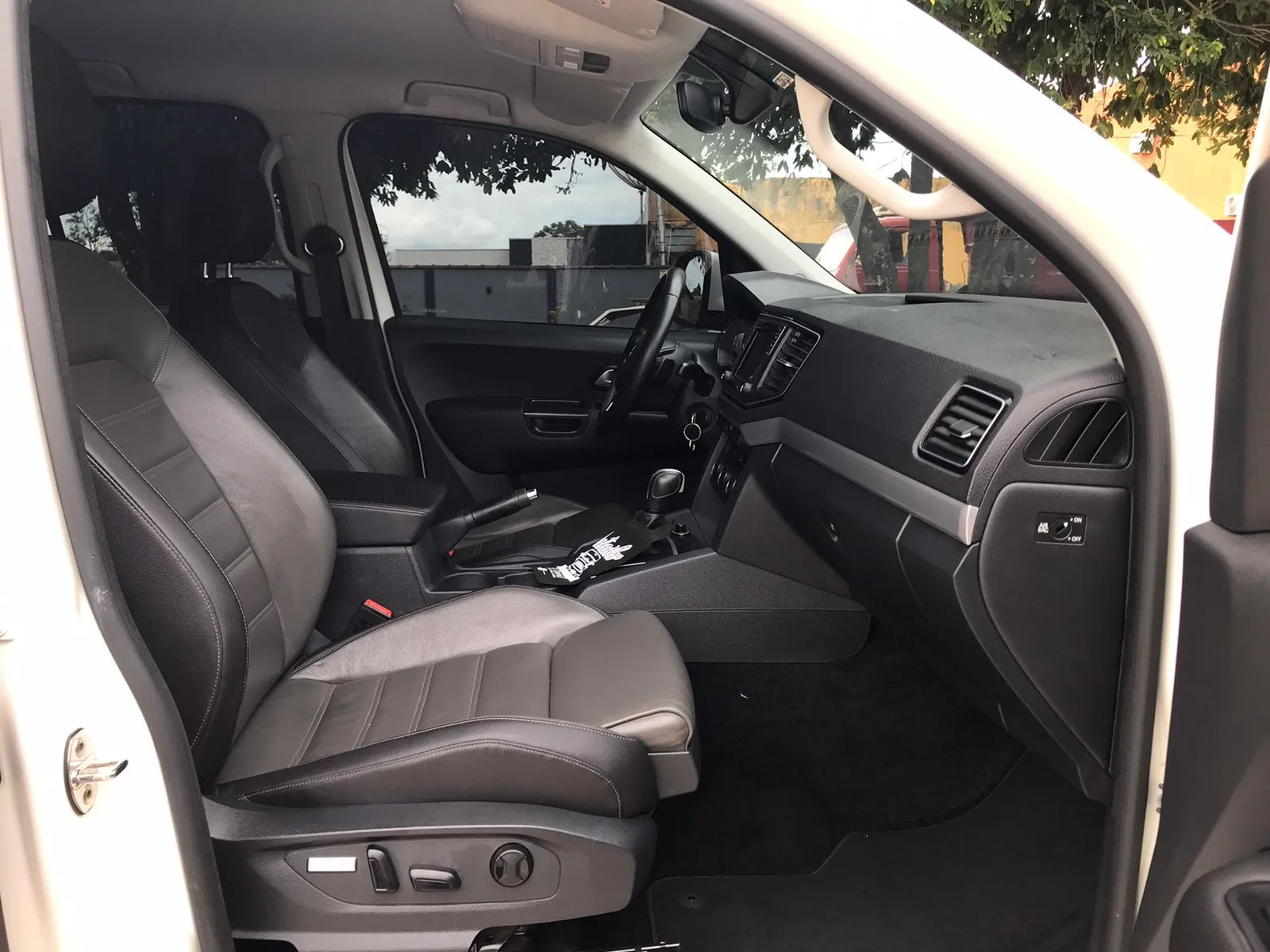  VOLKSWAGEN AMAROK 11.jpg 