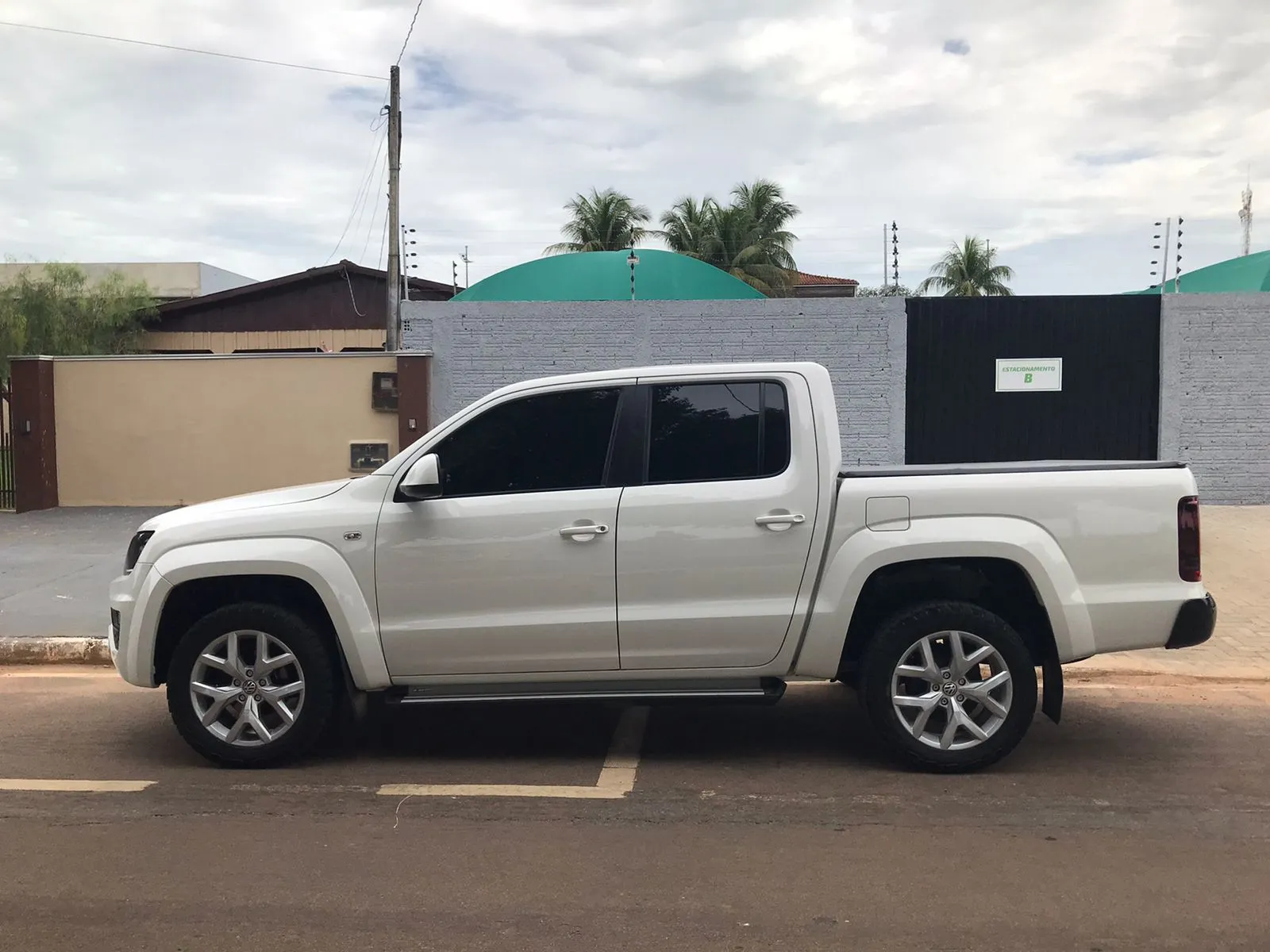  VOLKSWAGEN AMAROK 3.jpg 