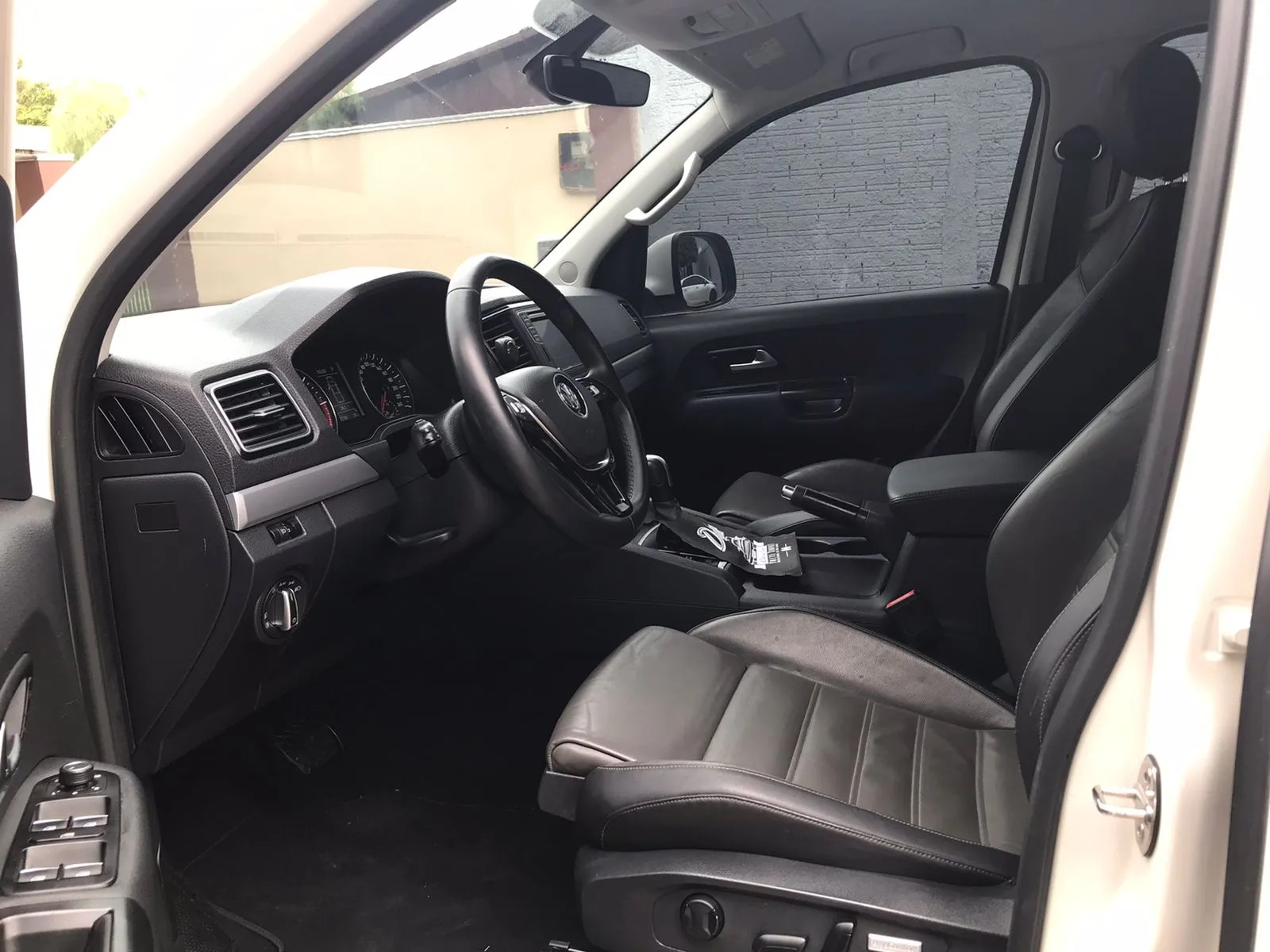  VOLKSWAGEN AMAROK 8.jpg 