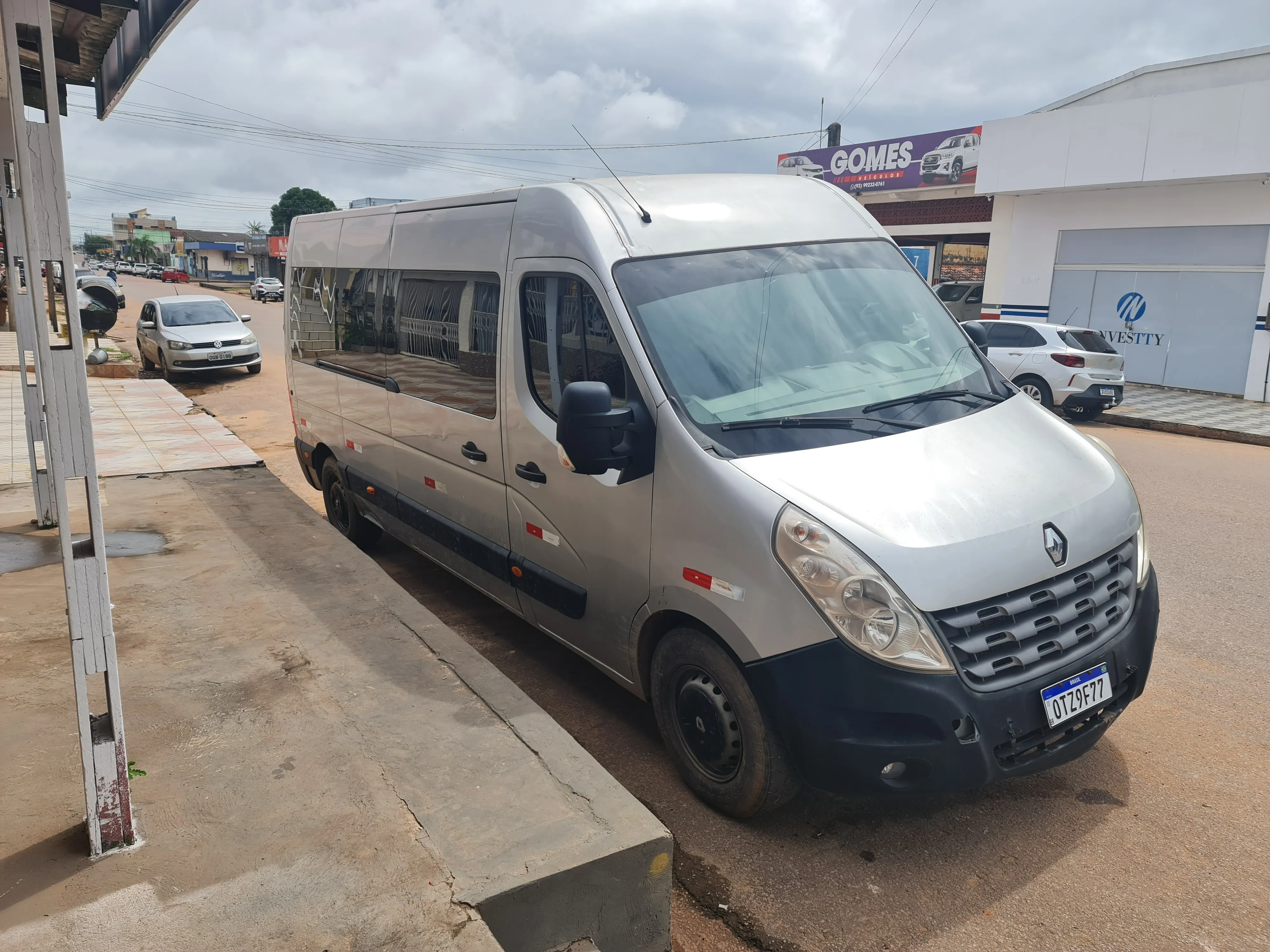  RENAULT MASTER MINIBUS 2.jpg 