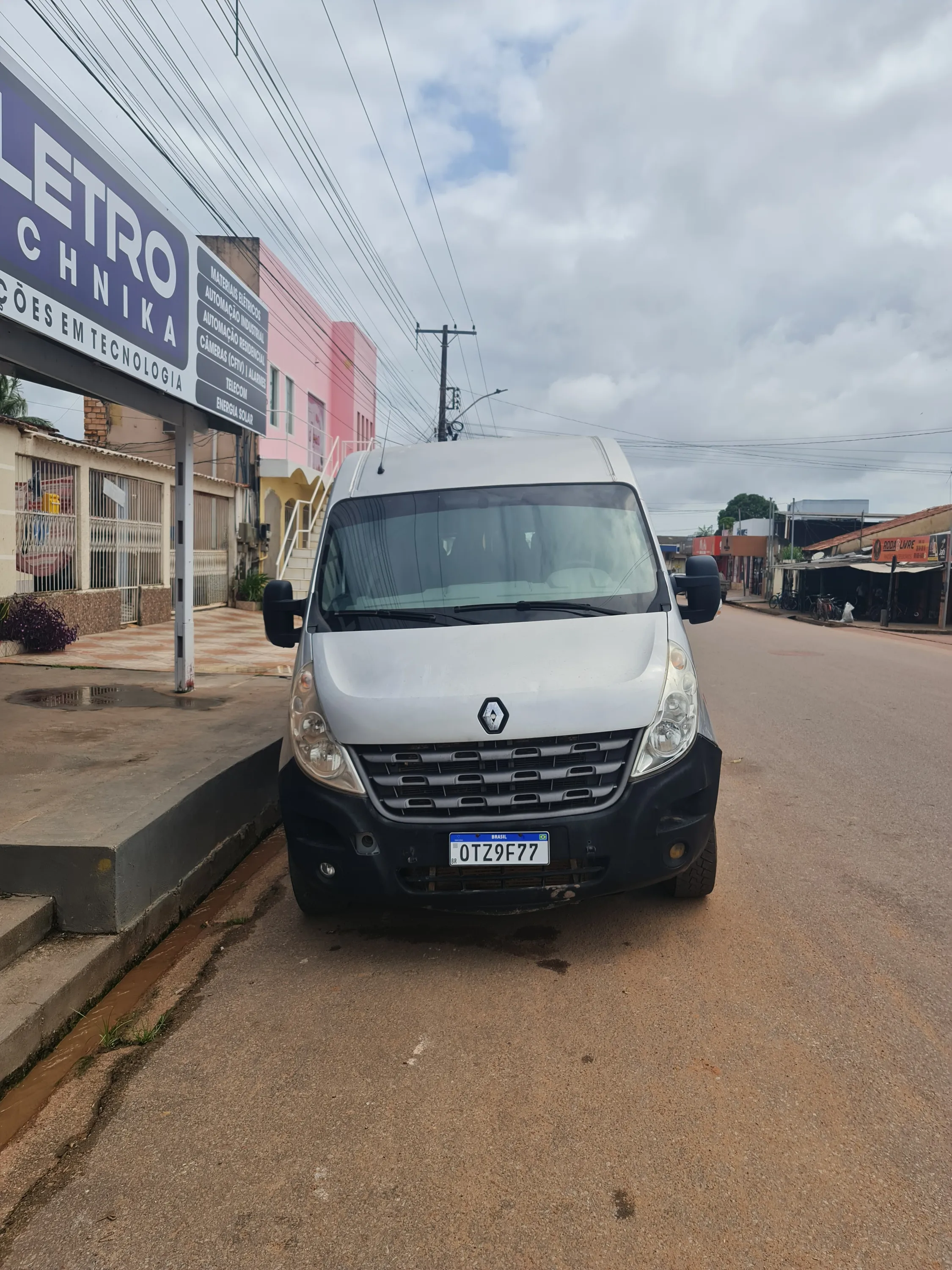  RENAULT MASTER MINIBUS 3.jpg 