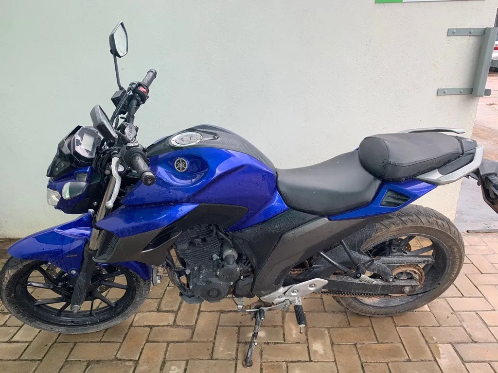  YAMAHA FZ25 FAZER 1.png 