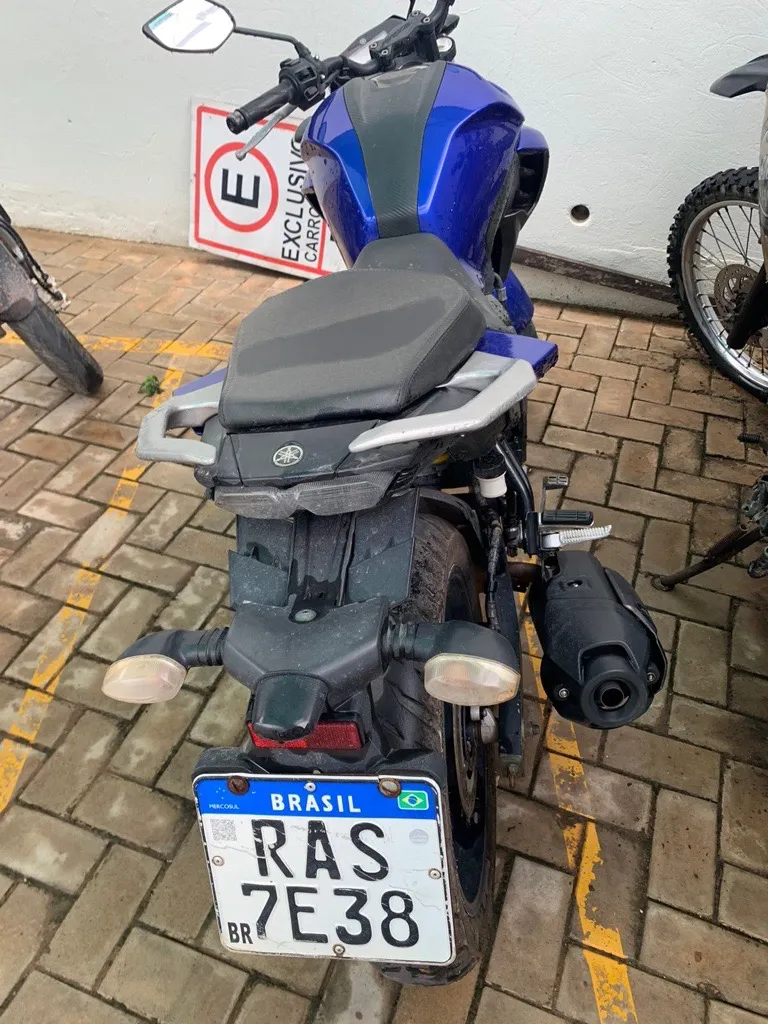  YAMAHA FZ25 FAZER 2.png 