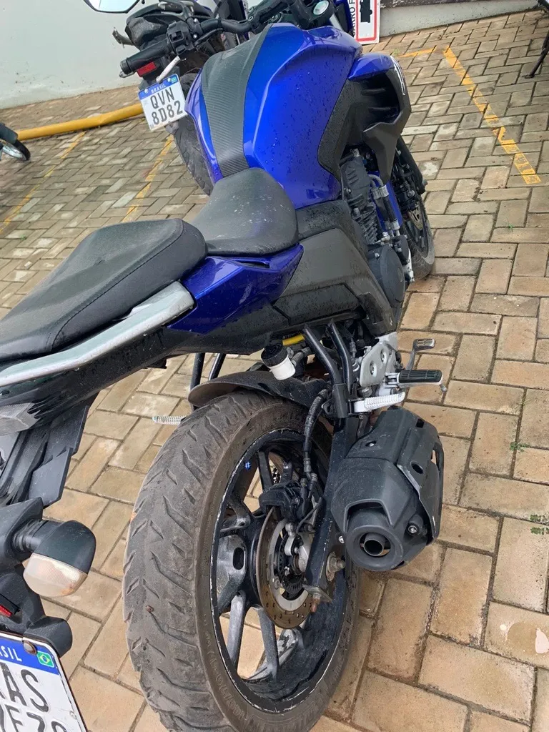  YAMAHA FZ25 FAZER 3.png 