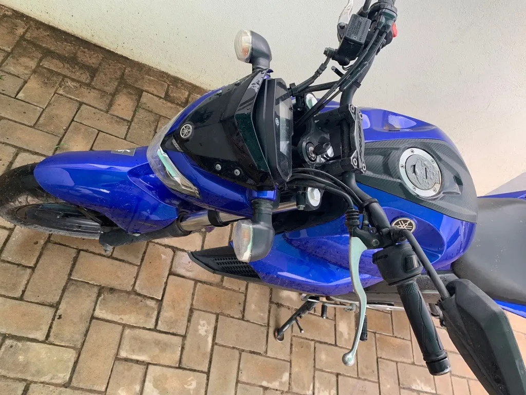  YAMAHA FZ25 FAZER 4.png 