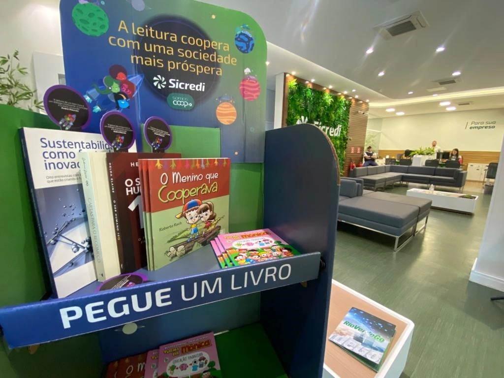 Mais de 150 exemplares já foram disponibilizados, entre obras para os públicos adulto e infantil 
