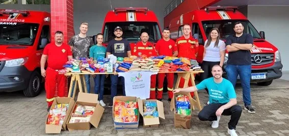  Apoio bombeiros entrega alimentos.jpg 