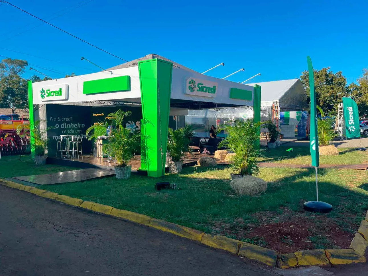  Estande-do-Sicredi-na-ExpoGiruá.jpg 