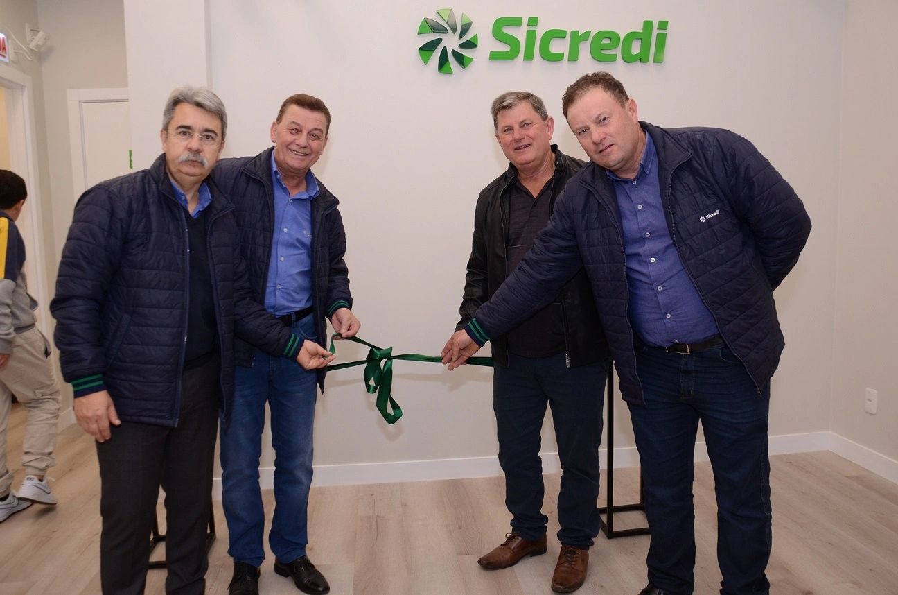  Desenlace da fita Inaugural.jpg 