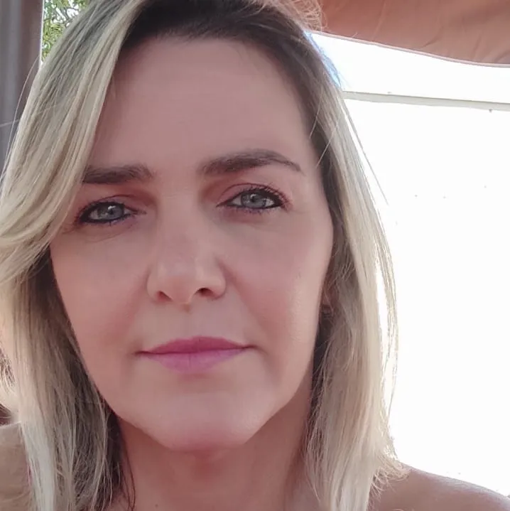  mulher sorrindo 