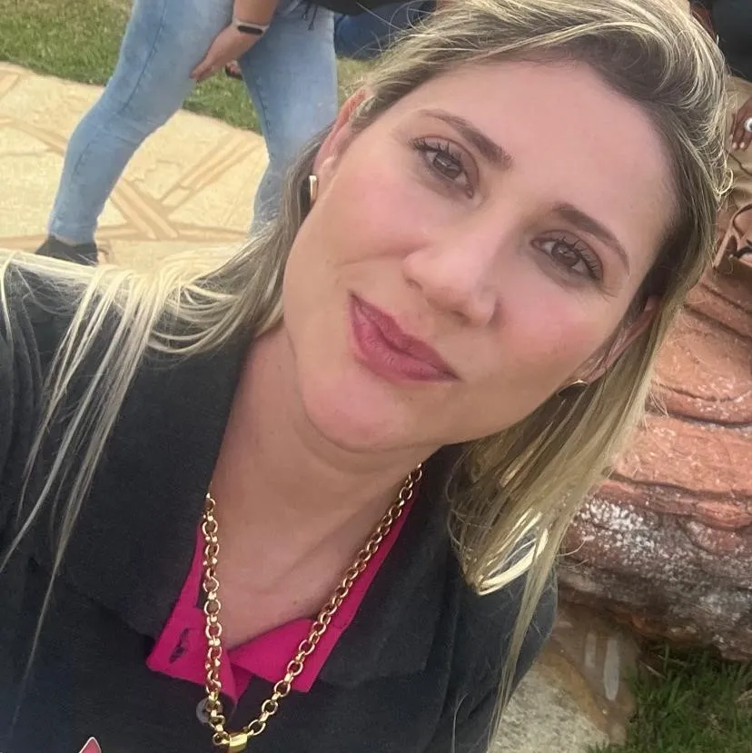  mulher sorrindo 