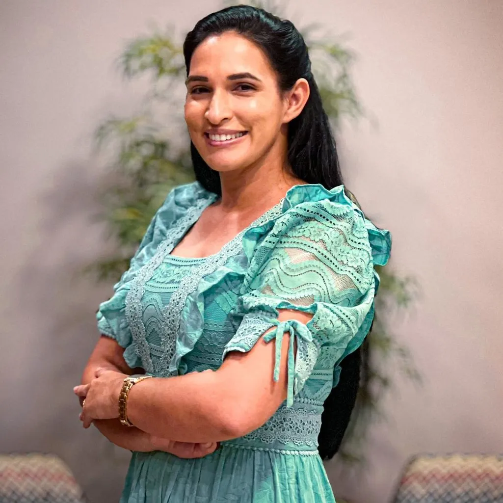  mulher sorrindo 