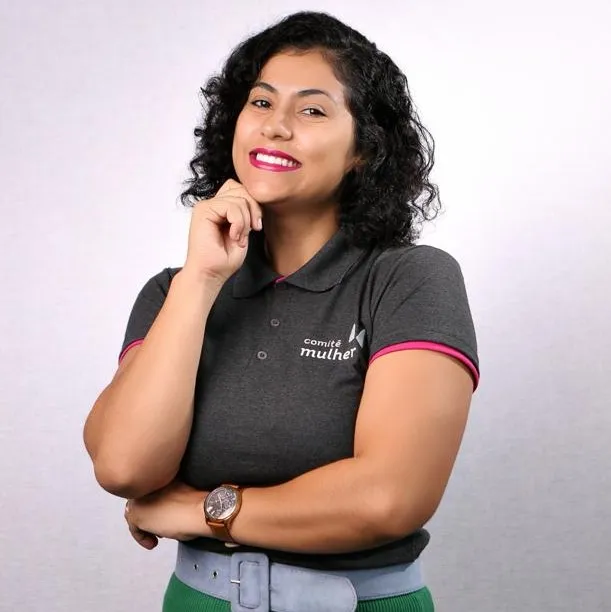  mulher sorrindo 