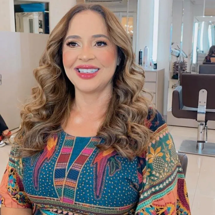  mulher sorrindo 