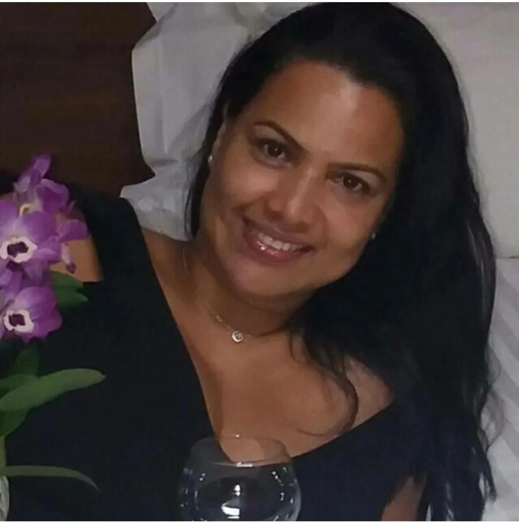  mulher sorrindo 