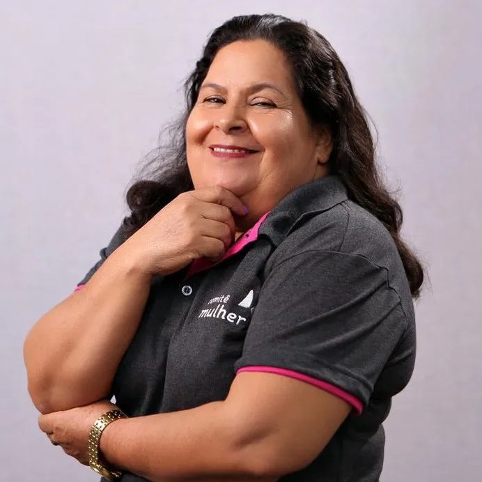  mulher sorrindo 