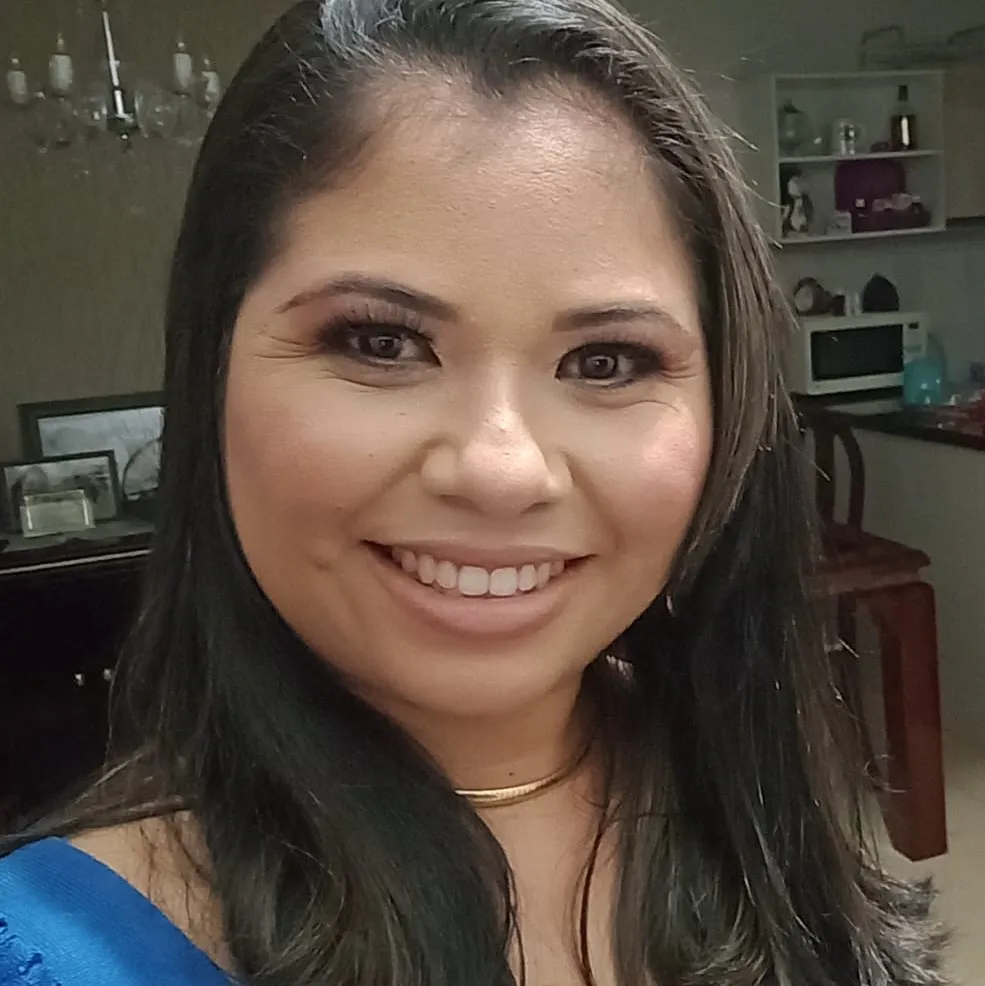  mulher sorrindo 
