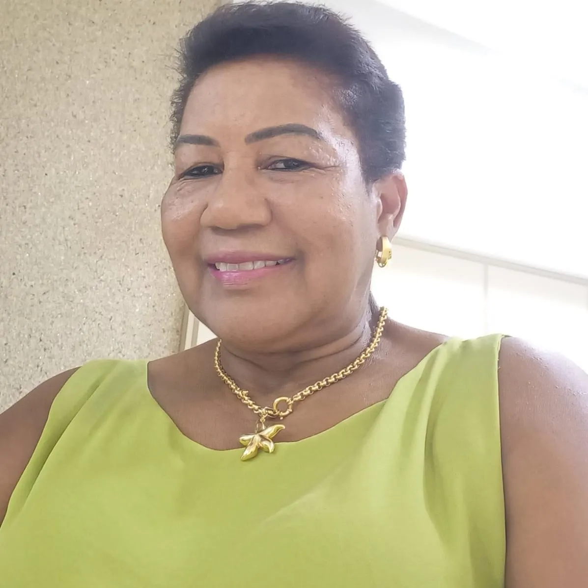  mulher sorrindo 