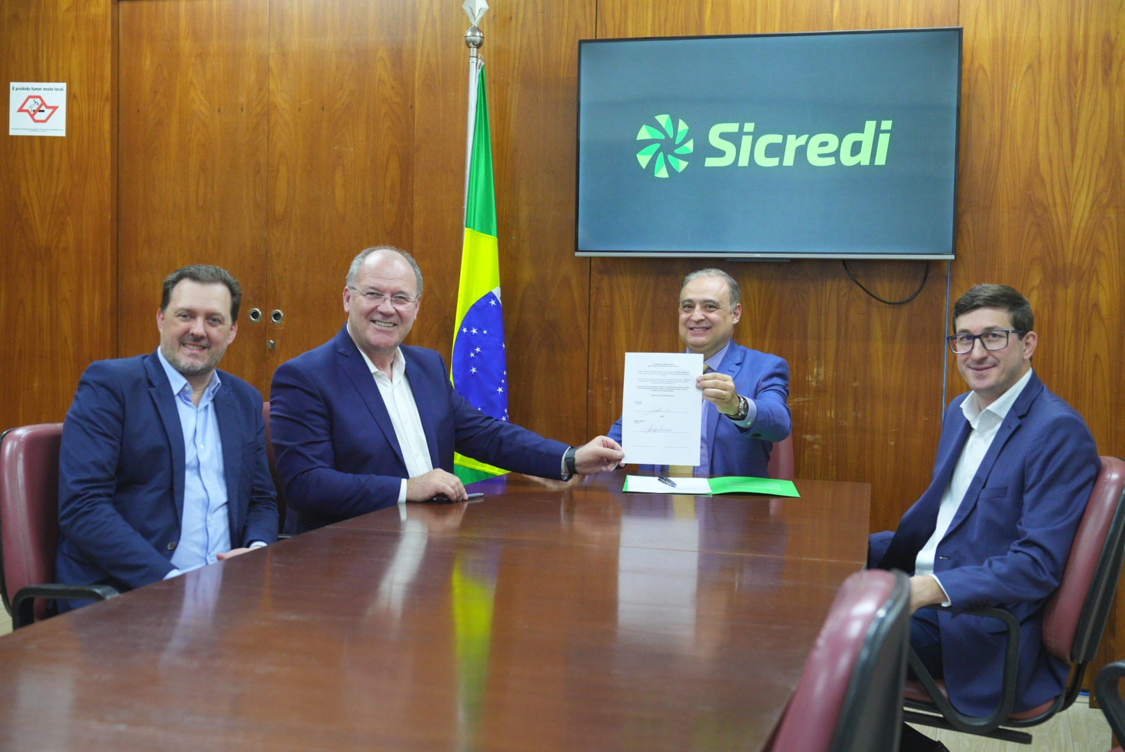  Assinatura da parceria entre Sicredi e ACISCS.jpg 