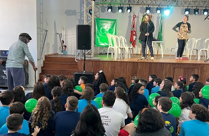  Teatro educação financeira.jpg 