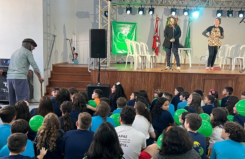  Teatro educação financeira.jpg 