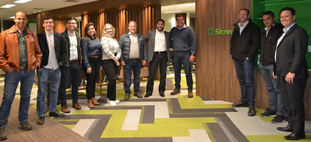  media_produtos_filer_public_2023_08_29_sicredi-visita-bndes.png 