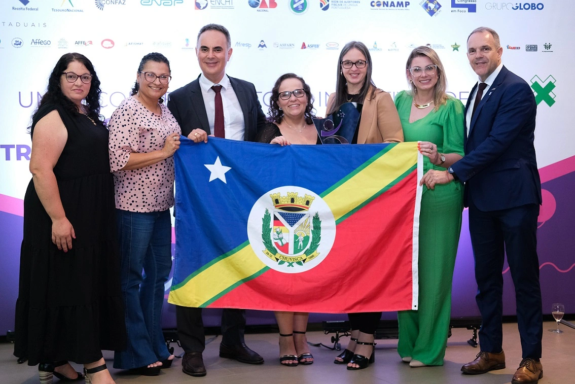 Representantes Sicredi e Prefeitura Municipal de Chuvisca.jpg