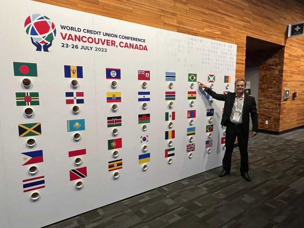  Emerson no Canada.jpg 