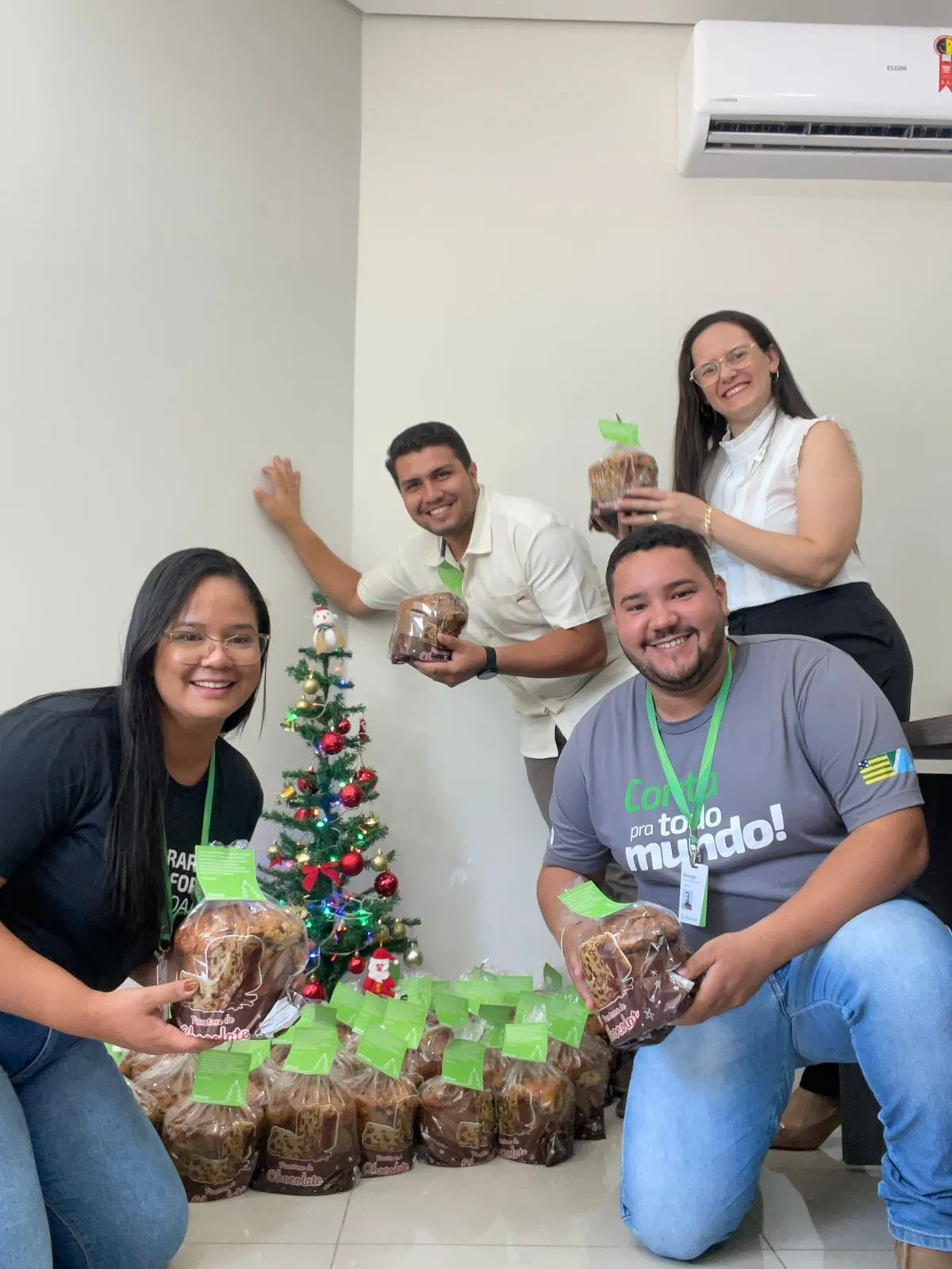  Entrega de panetone 02.jpg 