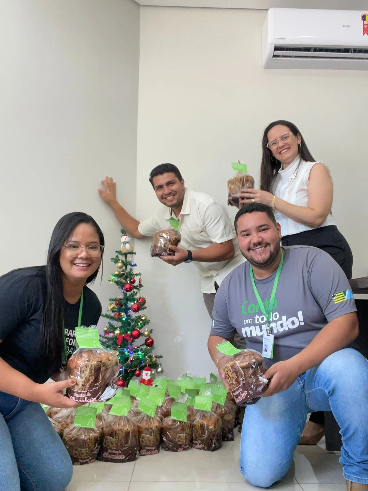  Entrega de panetone 02.jpg 