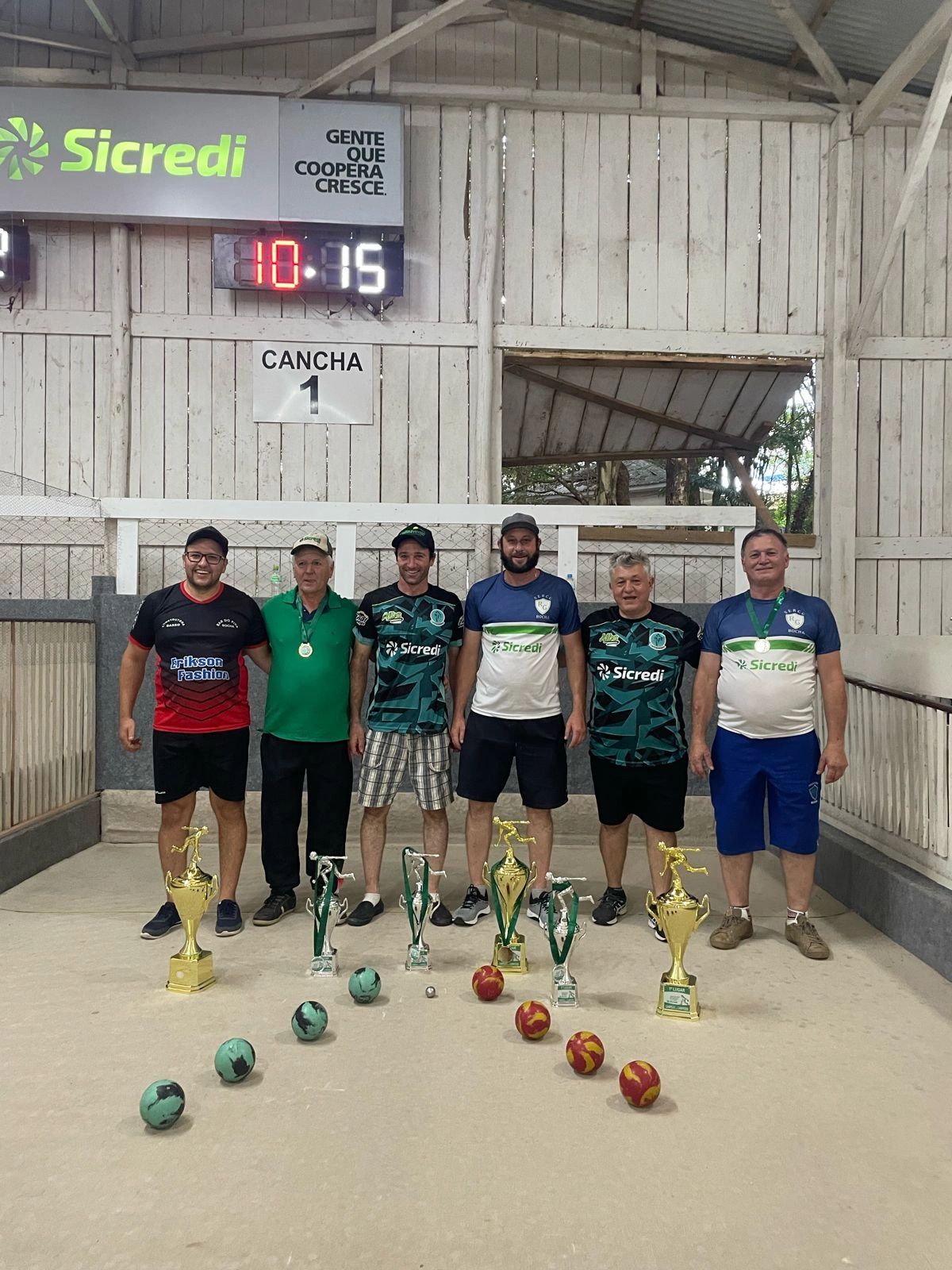  Campeões e vices na cancha.jpg 