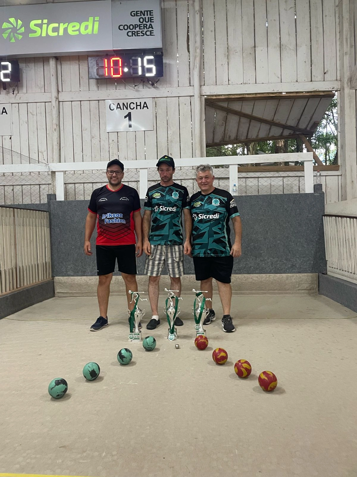  vice campeões na cancha.jpg 