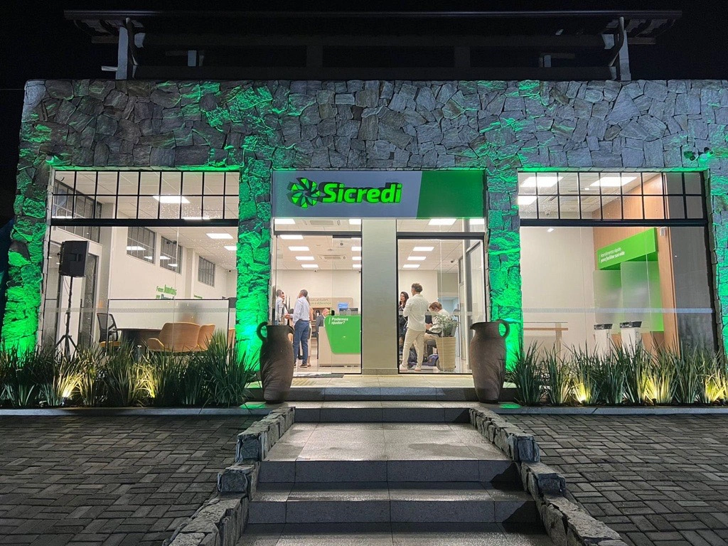  Essa é a 17ª unidade de atendimento da 1ª instituição financeira cooperativa do Brasil no Sul Fluminense..jpg 