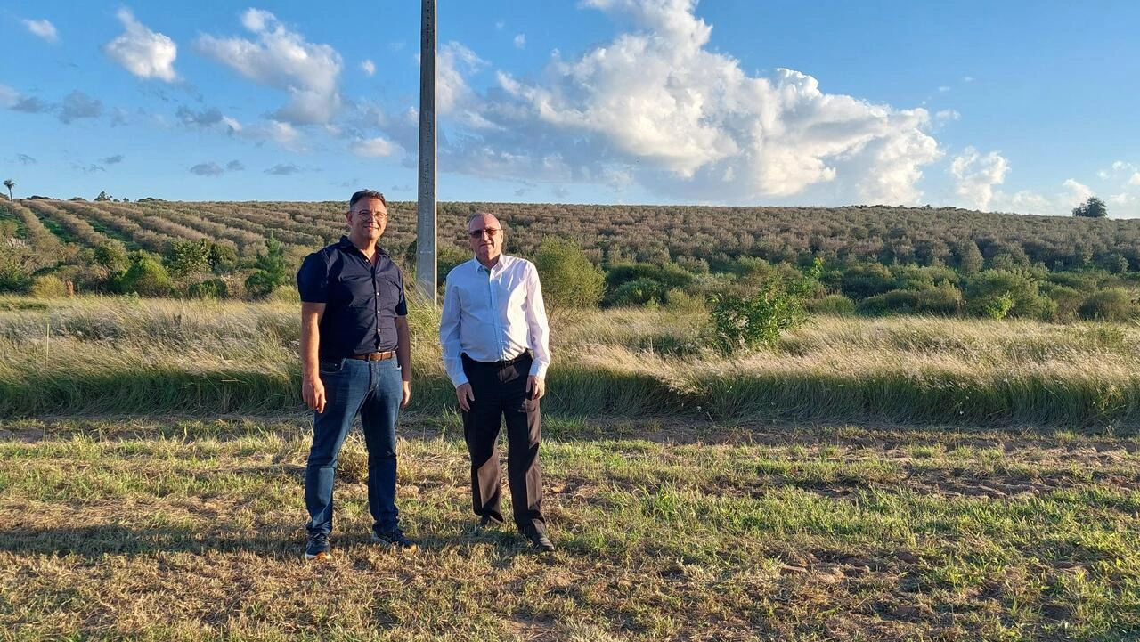  Roger Scapini, proprietário da Vivenda Scapini, e Alcides Brugnera, Vice Presidente da Sicredi Origens RS. 