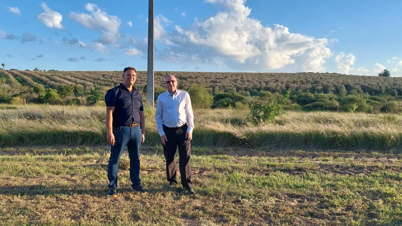  Roger Scapini, proprietário da Vivenda Scapini, e Alcides Brugnera, Vice Presidente da Sicredi Origens RS. 