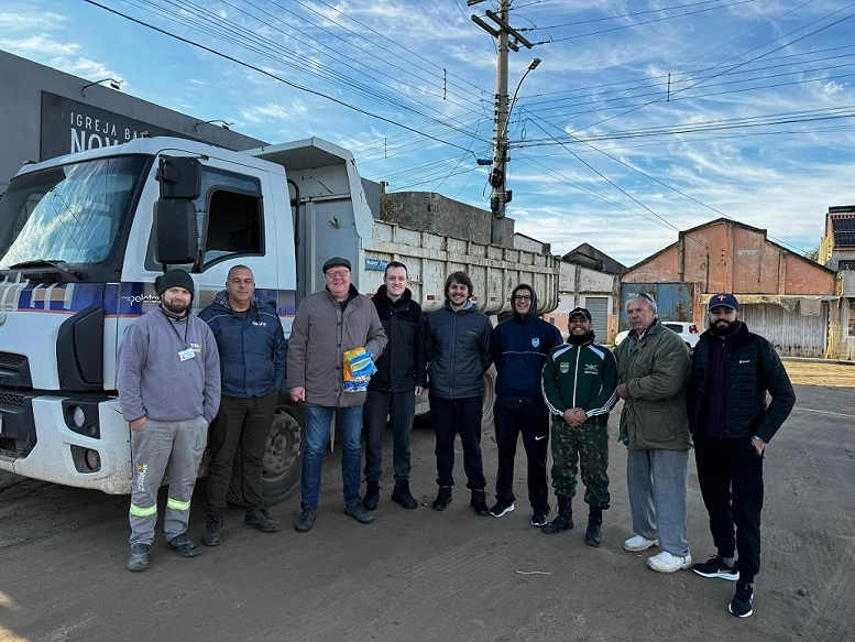  Voluntários Z3 - limpeza das ruas.jpg 